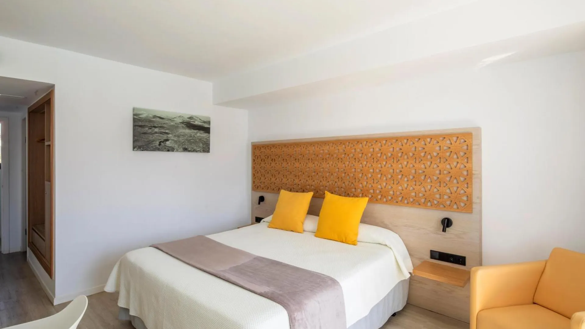 Oasis Lanz Beach Mate Costa Teguise Spain